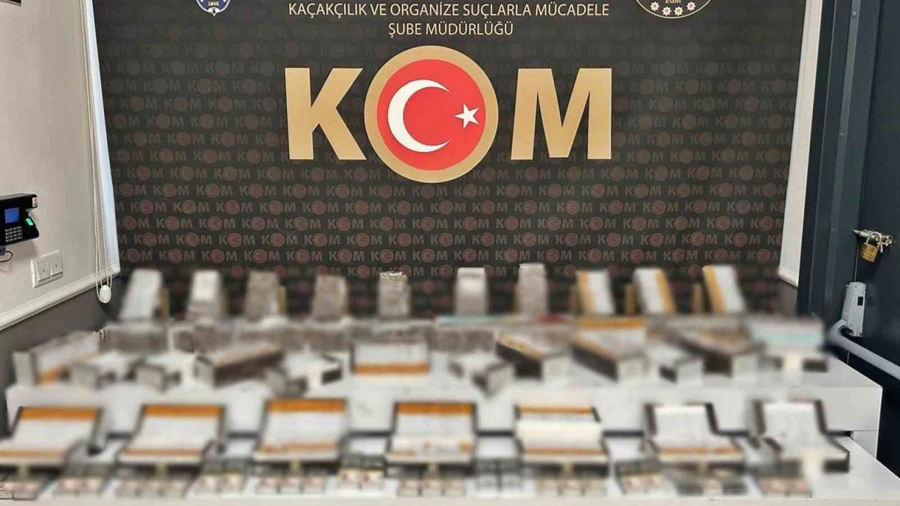 Polisten işyeri ve depoya kaçak makaron baskını