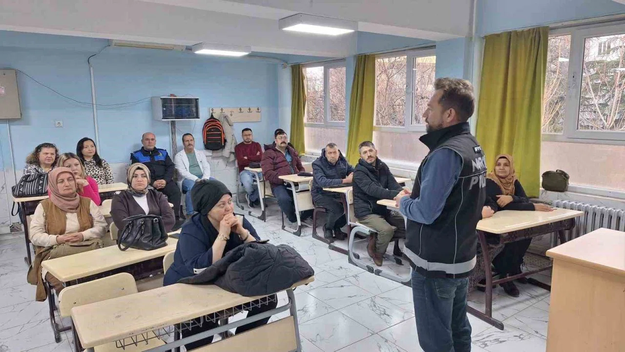 Polisten lise öğrencilerine yönelik denetim