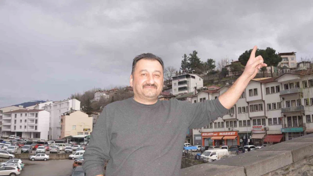 Şahin’in havadaki güvercin avı