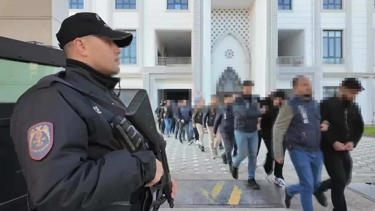 Sahte ilan ve oltalama yöntemiyle dolandırıcılık yapan 21 şüpheli tutuklandı
