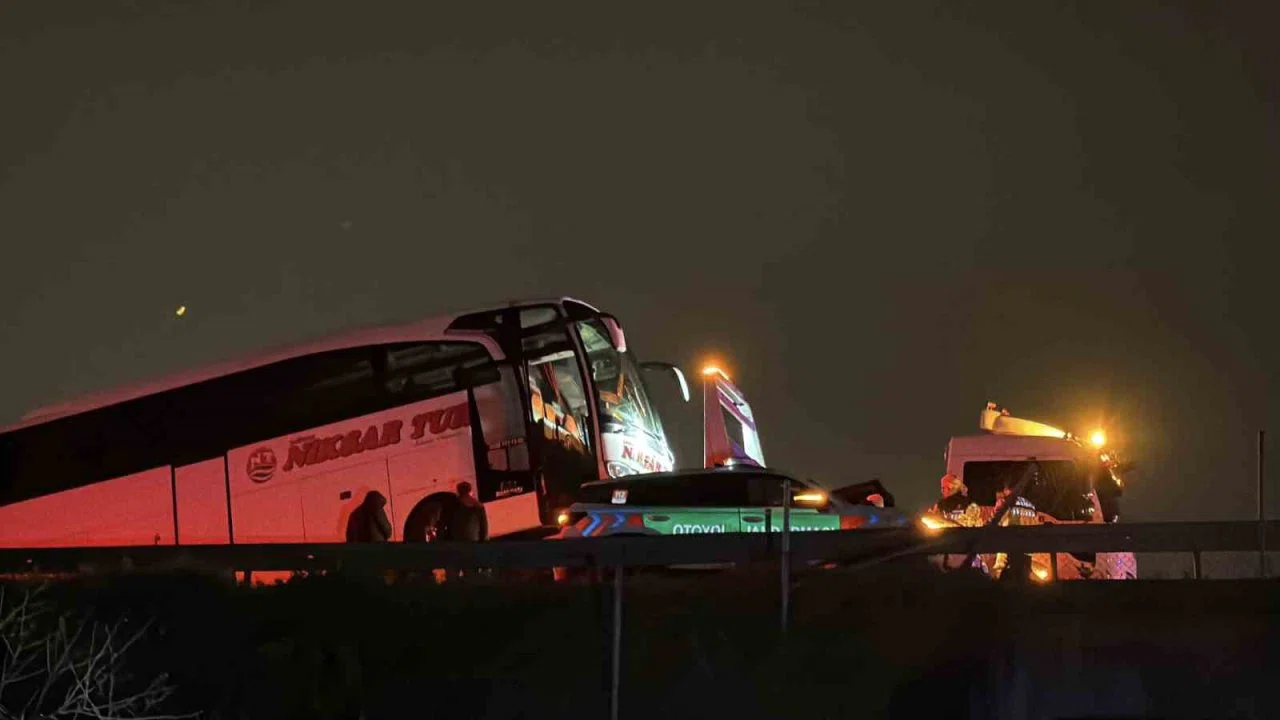 Sakarya’da Anadolu Otoyolu’nda 16 araçlık zincirleme kaza: 14 yaralı