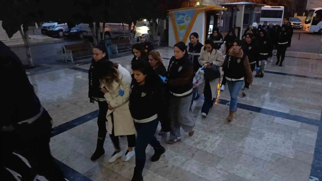 Şanlıurfa’da fuhuş operasyonunda gözaltına alınan 31 şüpheli adliyeye sevk edildi