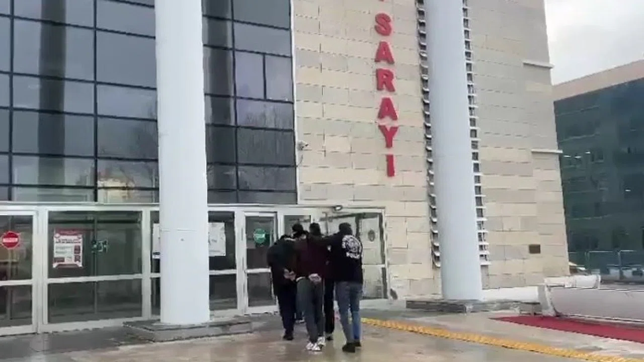 Sazan sarmalı ile 3 milyon liralık vurgun yapan 2 şüpheli yakalandı