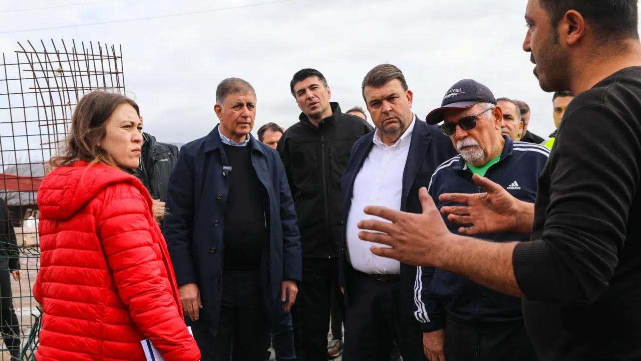 Seferihisar'da sel ve fırtına sonrası yoğun mesai; Tüm ihbarlara anında müdahale