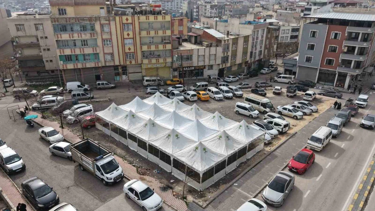 Şehitkamil’de binlerce kişi ilk iftarını aynı sofrada açtı