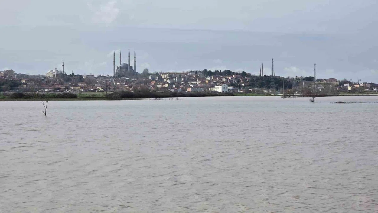 Selimiye Camii, göle dönen tarlalardan İstanbul’daki Sultanahmet’i andırdı