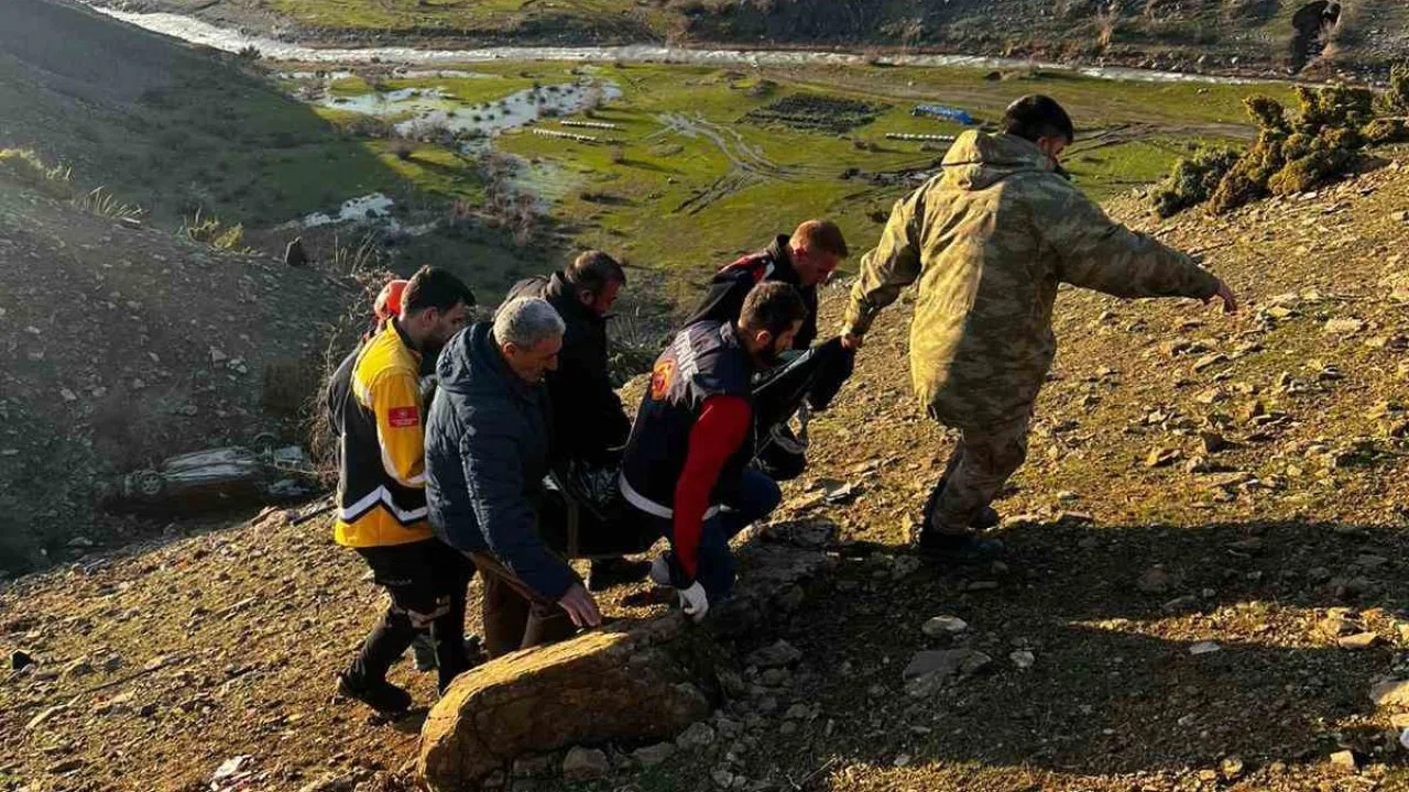 Siirt’te otomobil şarampole yuvarlandı: 1 ölü, 1 yaralı