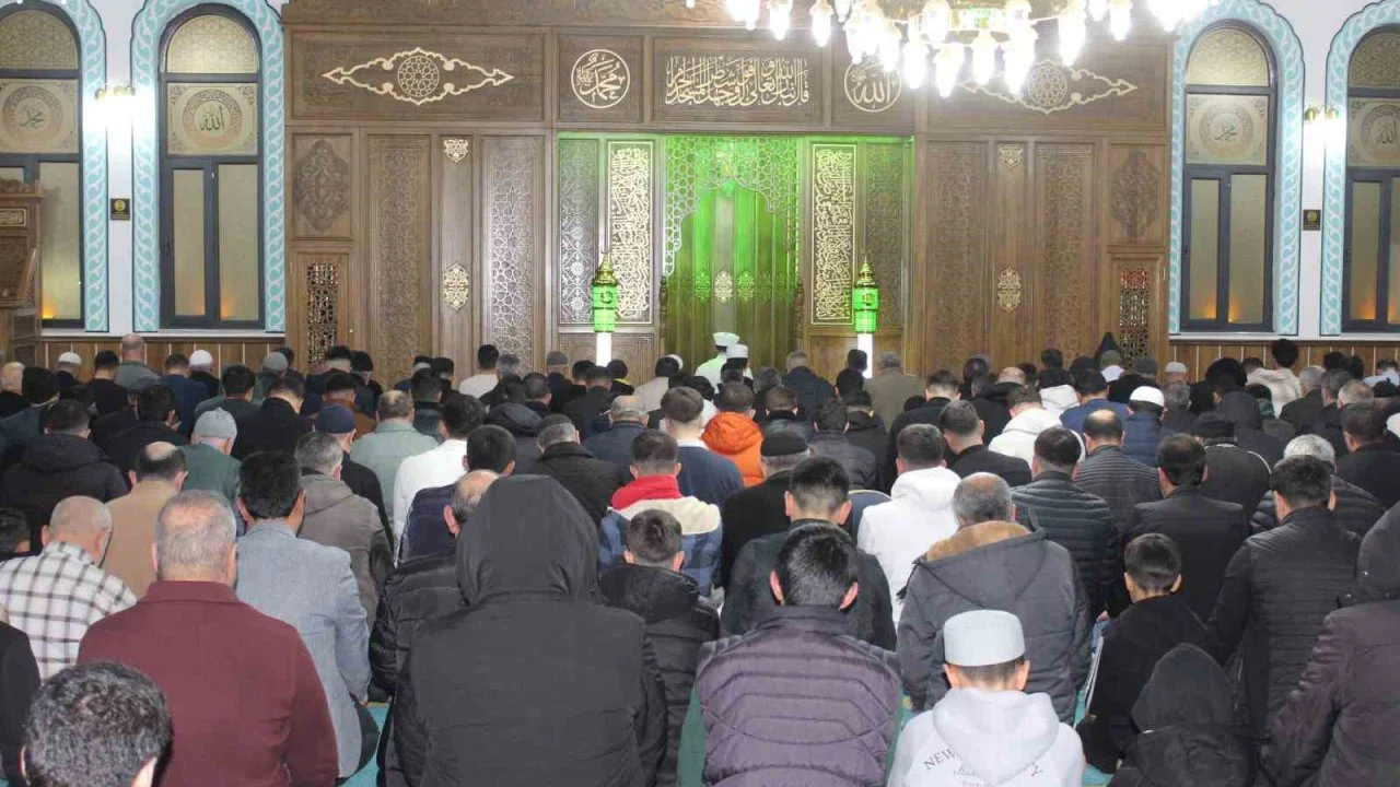Siirt’te Ramazan ayının ilk teravih namazı kılındı