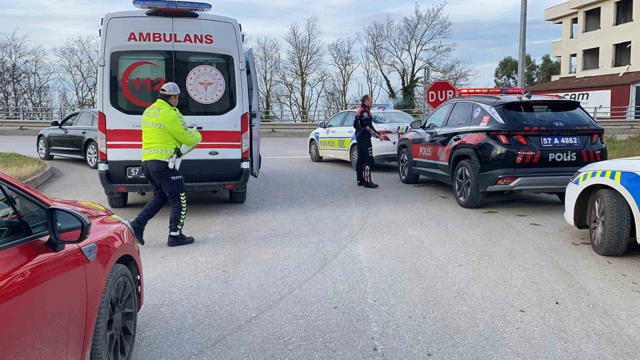 Sinop’ta motosiklet ile otomobil çarpıştı: 1 yaralı