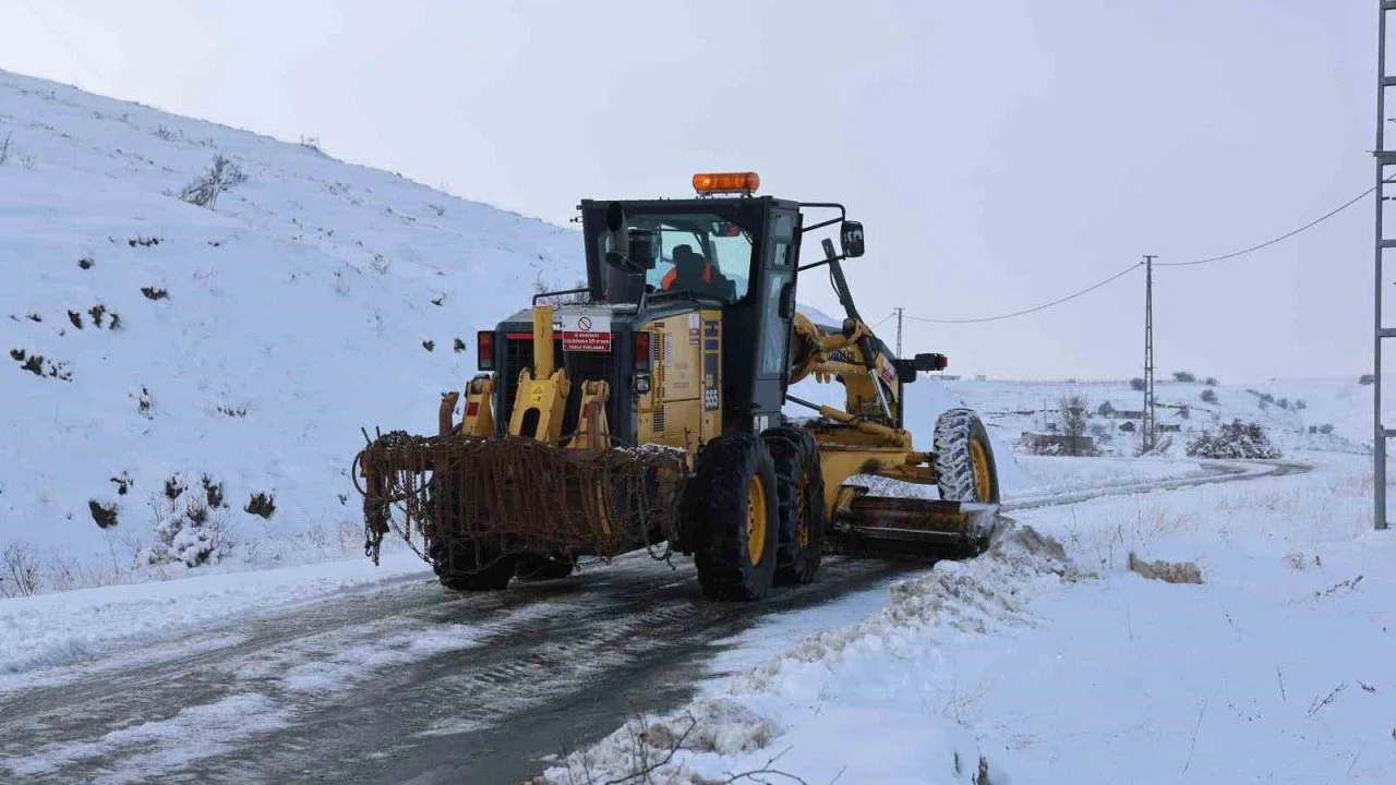 Sivas’ta 432  yerleşim yerinin yolu ulaşıma kapalı