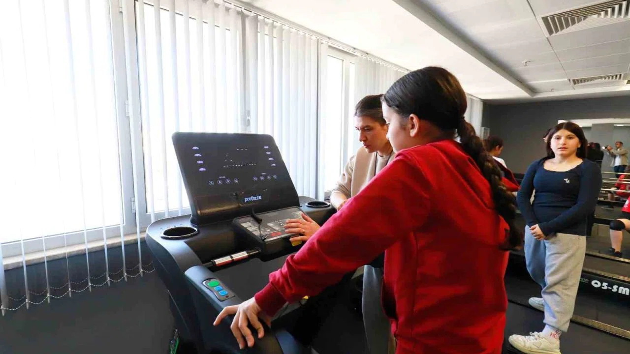 Sporcuların faydalandığı salon yeni ekipmanlarla donatıldı