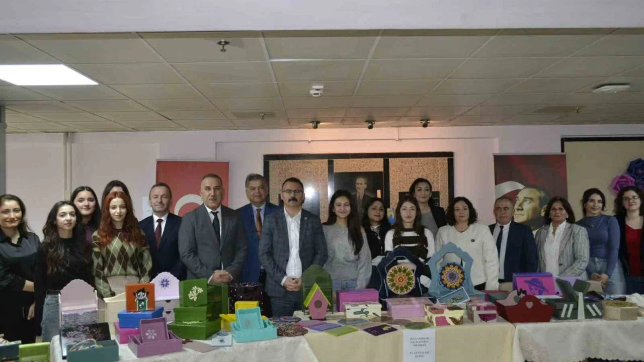 Sultanhisar’da el emeği göz nuru eserler sergilendi