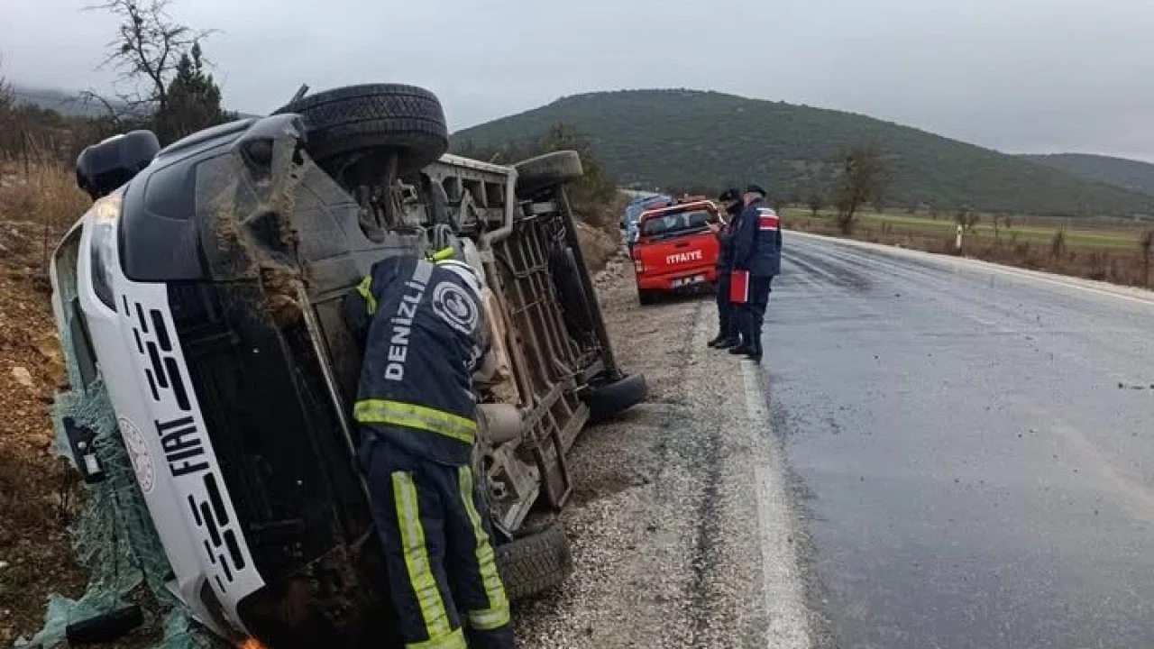 Tavas’ta servis aracı yan yattı; 9 yaralı