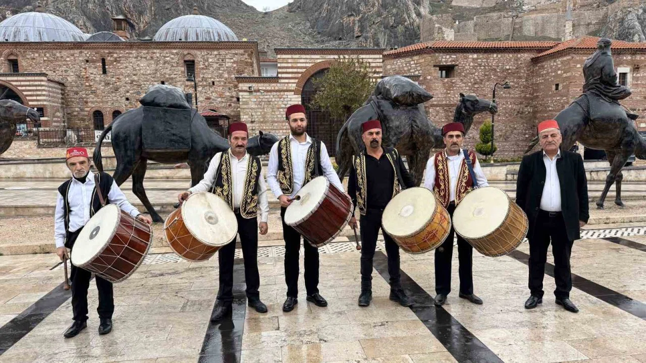 Tokat’ta Ramazan geleneği yaşatılıyor, 21 davulcu sahaya çıkıyor