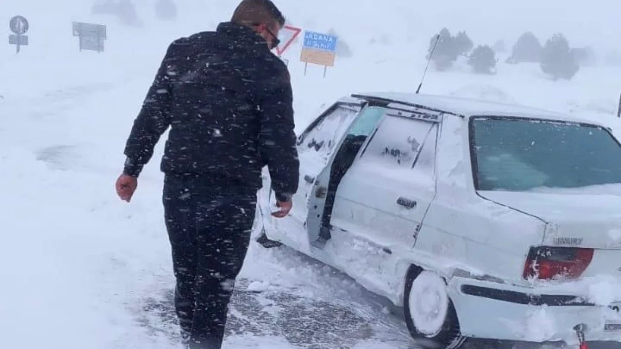 Tomarza - Arslantaş ile Tufanbeyli - Ayvat yolu ulaşıma kapandı