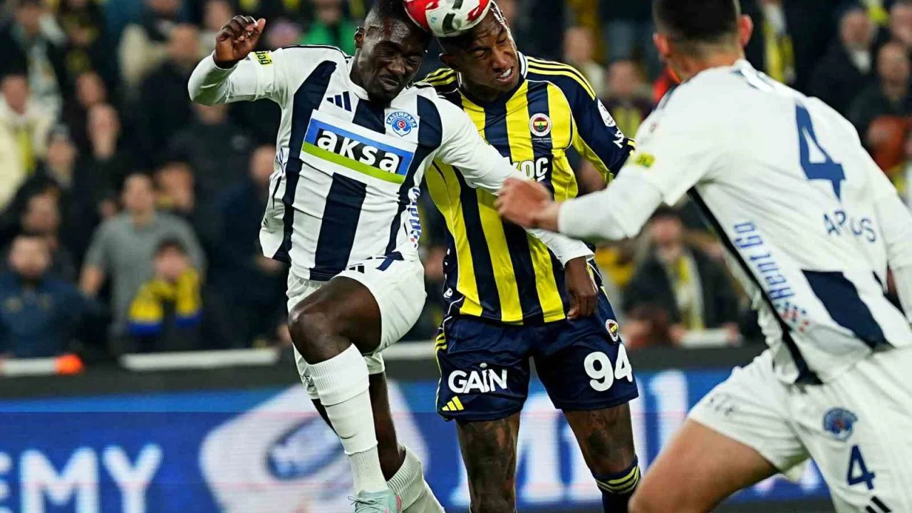 Trendyol Süper Lig: Fenerbahçe: 0 - Kasımpaşa: 0 (İlk yarı)