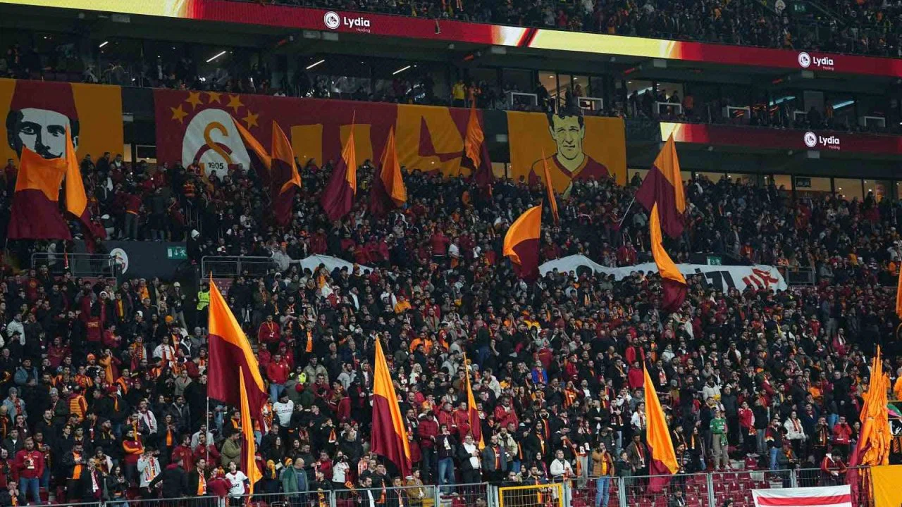 Trendyol Süper Lig: Galatasaray: 0 - Corendon Alanyaspor: 0 (Maç devam ediyor)