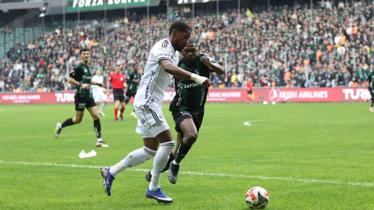 Trendyol Süper Lig: Kocaelispor: 0 - Beşiktaş: 0 (İlk yarı)