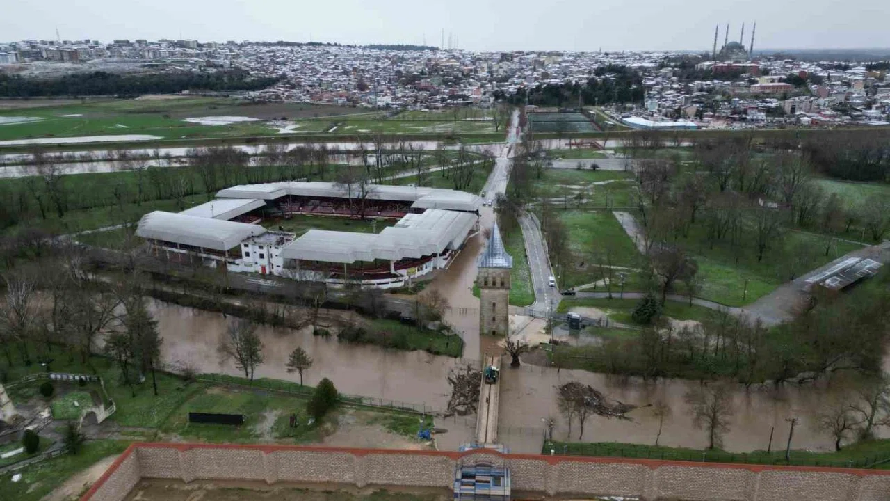 Tunca Nehri taştı, Kırkpınar güreşlerinin yapıldığı Er Meydanı sular altında kaldı