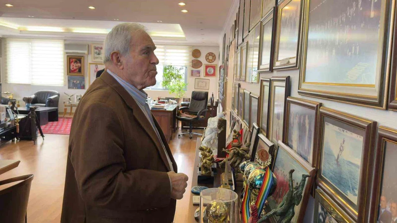 Türk güreşinin önemli ismi Ahmet Ayık’a anlamlı ödül