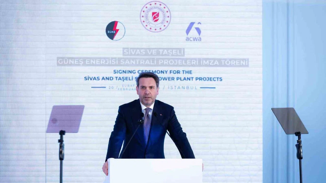 Türkiye ile Suudi Arabistan arasında 2 milyar dolarlık GES yatırımı için imzalar atıldı