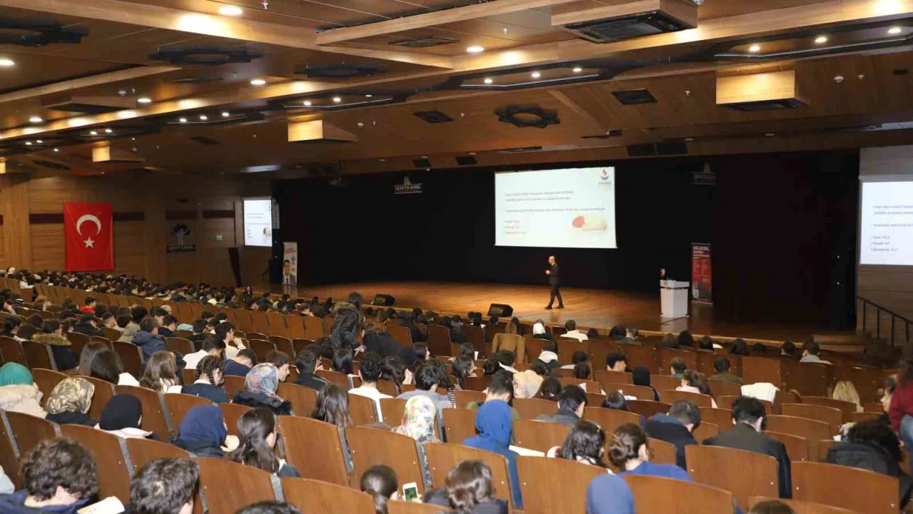‘Üniversite Yolunda Sınav Stratejileri’ etkinliği yapıldı