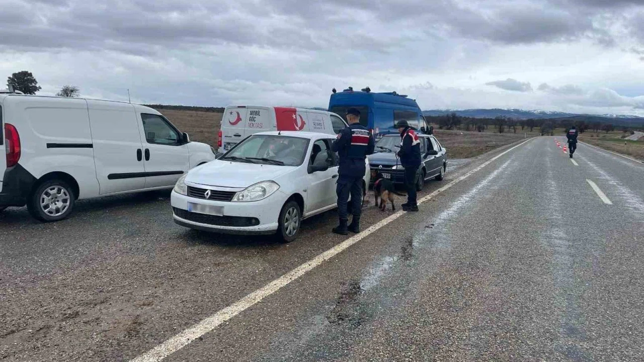 Uşak’ta düzensiz göçle mücadelede 351 göçmen ve 114 araç denetlendi