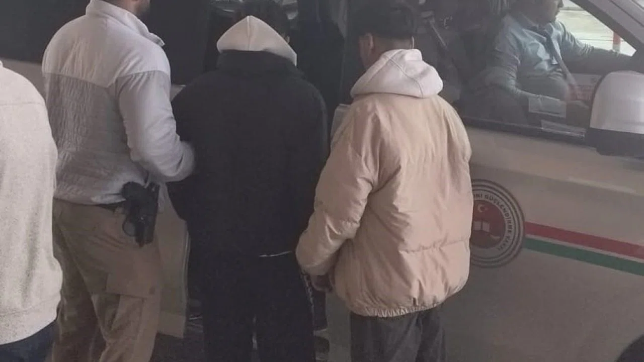 Uyuşturucu tacirleri kıskıvrak yakalandı