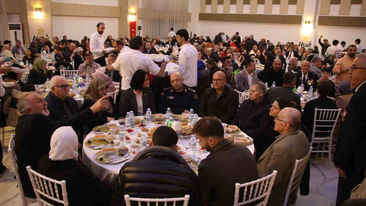 Vali Aktaş, Ramazan’ın ilk iftarında şehit yakınları ve gazilerle bir araya geldi