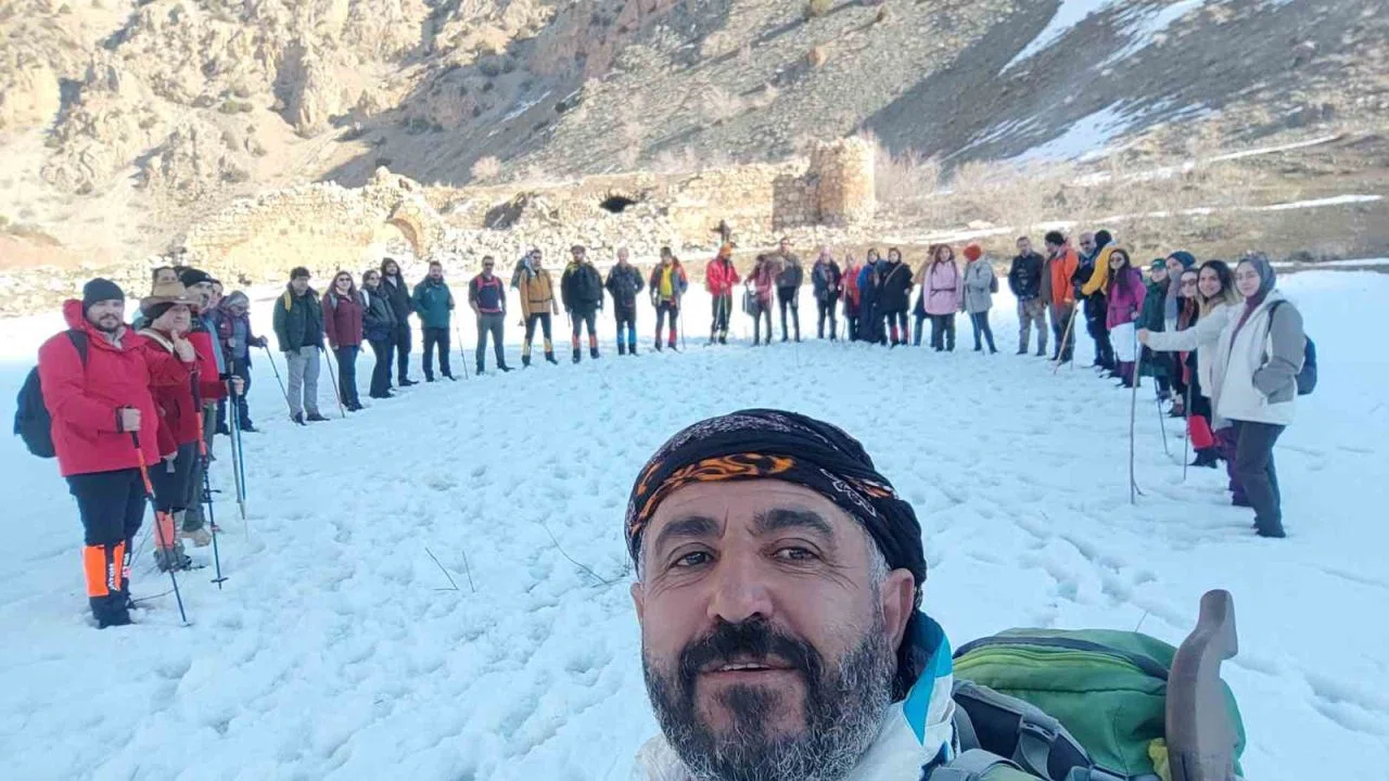 Van’da beyaz örtü altında tarihe yolculuk: Der Meryem Manastırı ziyaret edildi