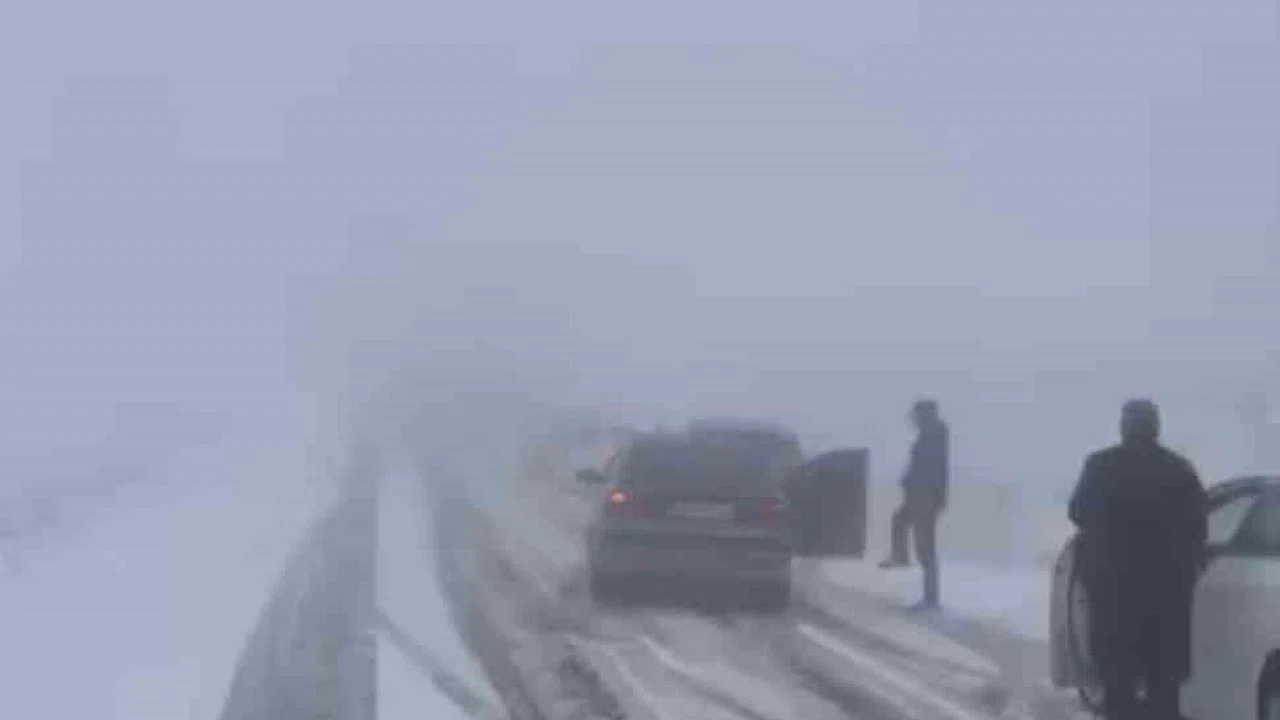 Viranşehir’de kar yağışı trafiği olumsuz etkiledi