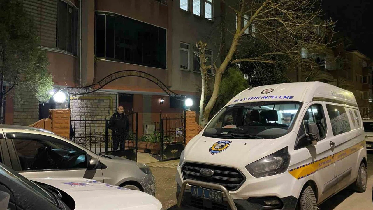 Yatalak annesine yemek hazırlarken kanlar içinde bulunmuştu: Boğazının kesildiği öğrenildi