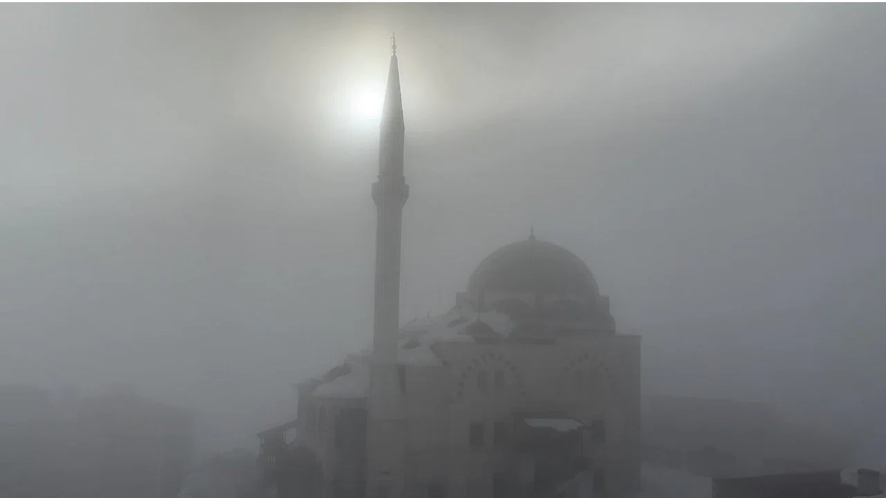 Yüksekova’da yoğun sis ulaşımı olumsuz etkiledi