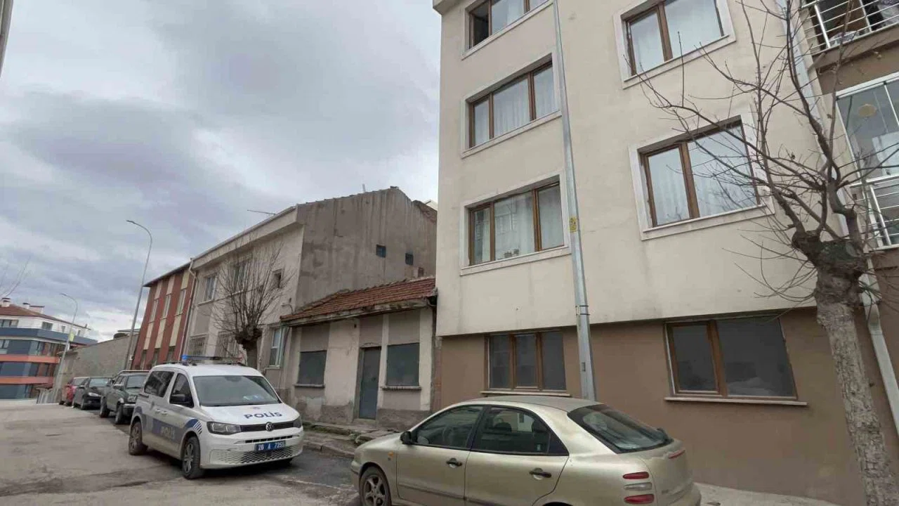 Yüksekten düşüp ağır yaralanan çocuk komada