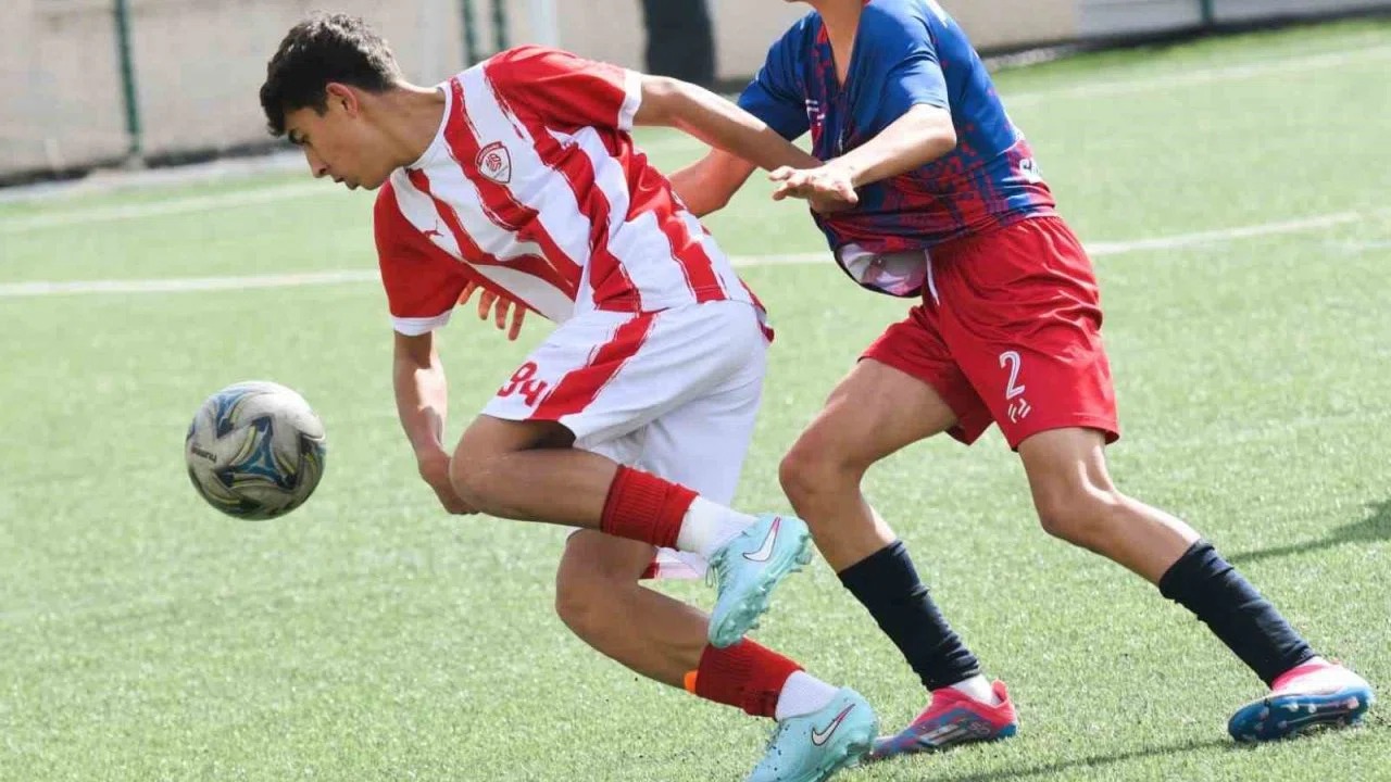 Yunusemre’nin U16’ları Türkiye Şampiyonası’na katılmaya hak kazandı