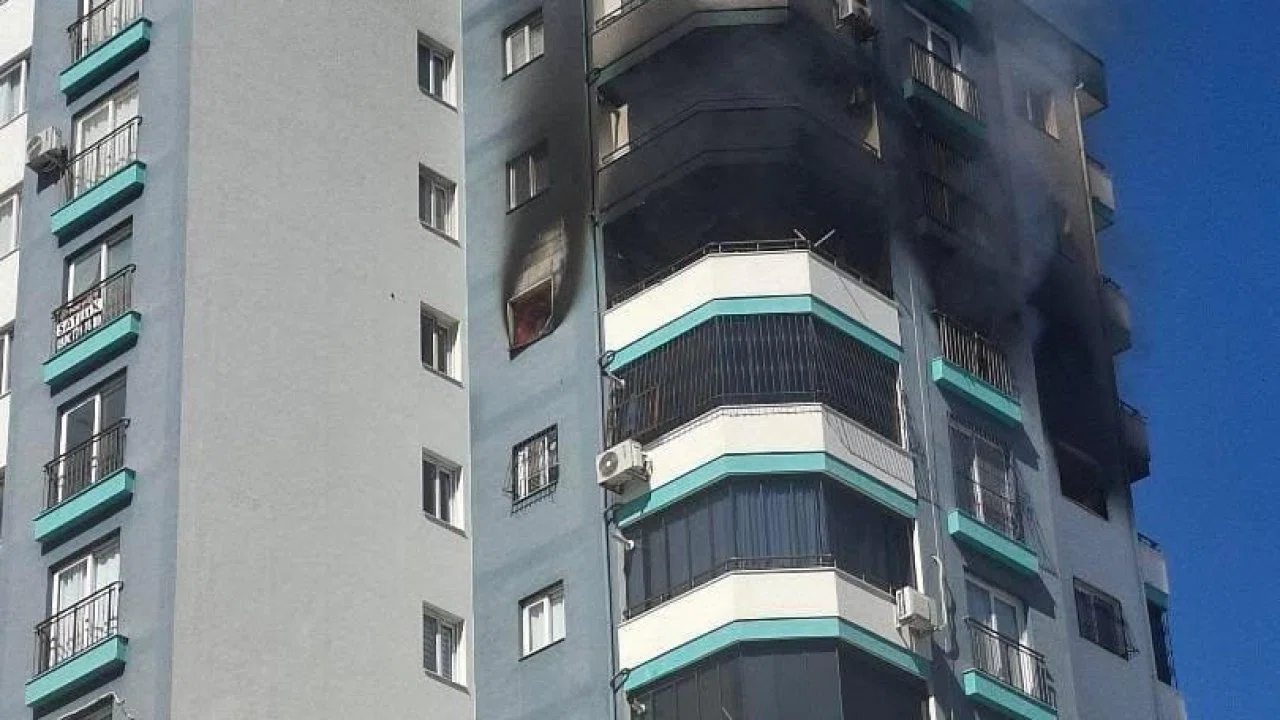 10’uncu katta yangın: Polis, havaya ateş açarak vatandaşları uzaklaştırdı