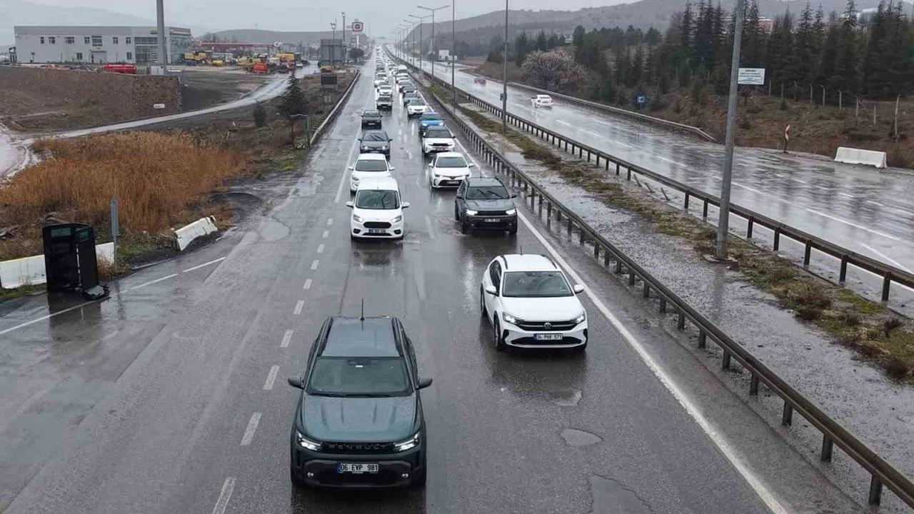 43 ilin geçiş güzergahında arife günü trafik yoğunluğu arttı: Validen sürücülere "kurallara uyun" çağrısı