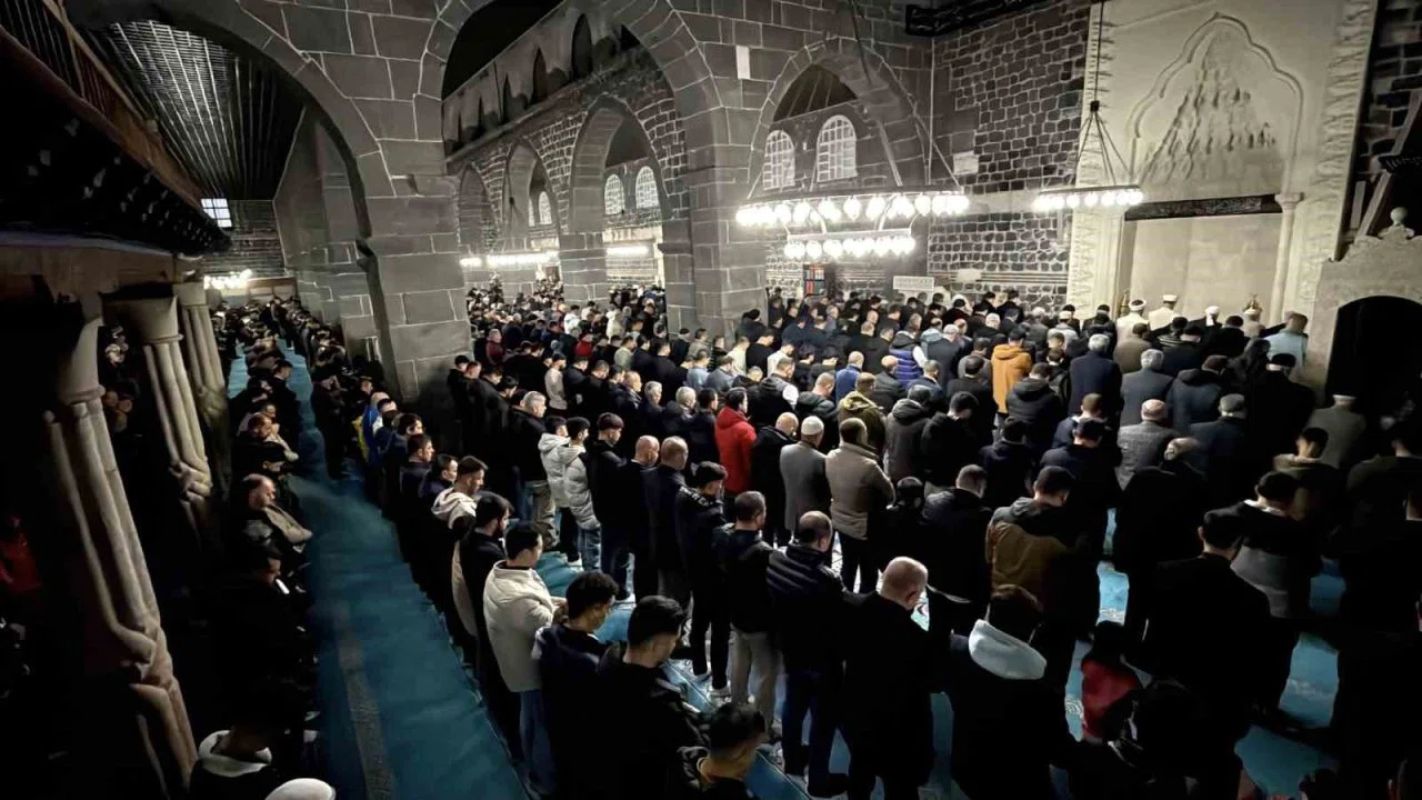 5. Harem-i Şerif’i de bayram namazı kılındı
