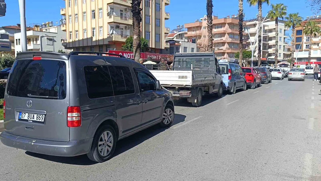 6 aracın karıştığı  zincirleme kaza ucuz atlatıldı