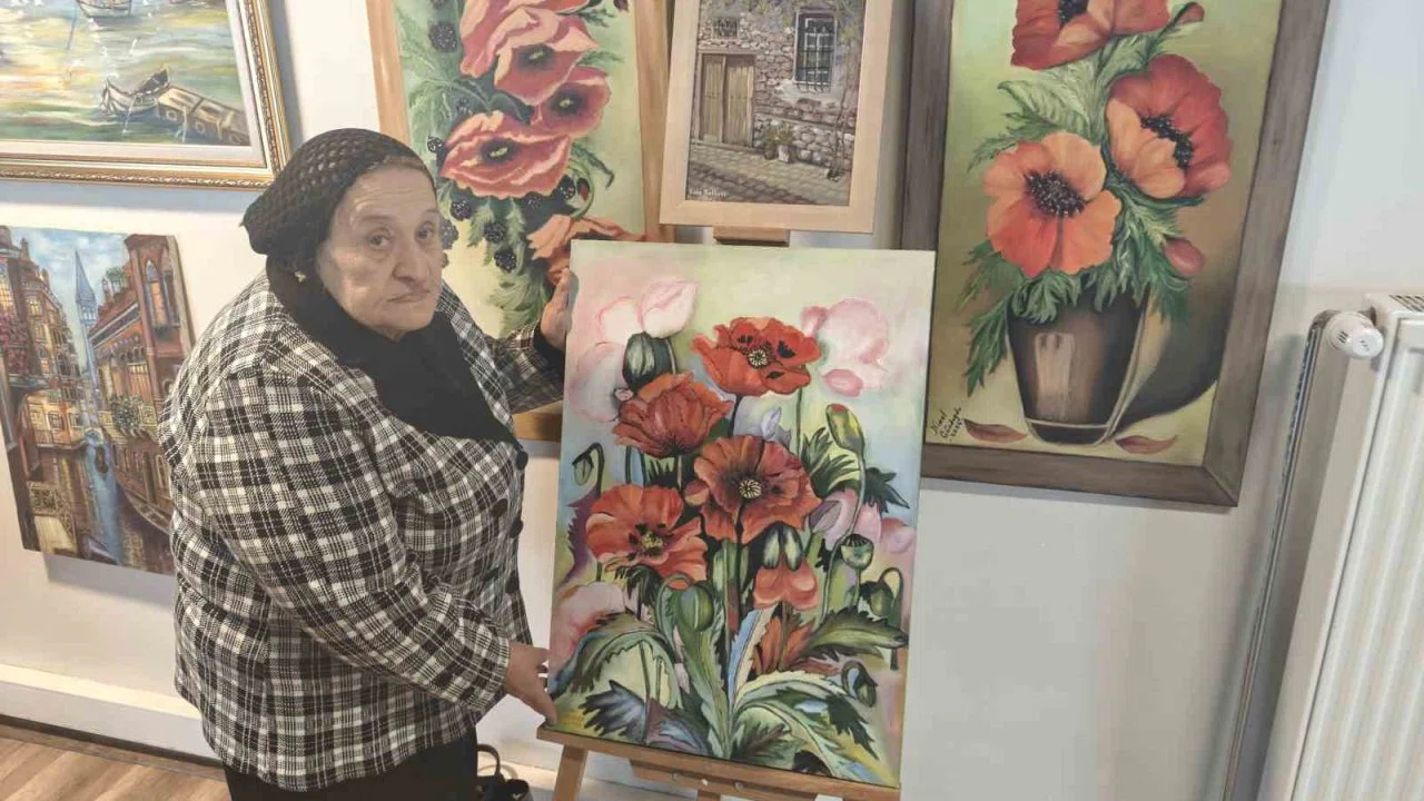 80 yaşında 25 yıllık sanat sevgisini sürdürüyor