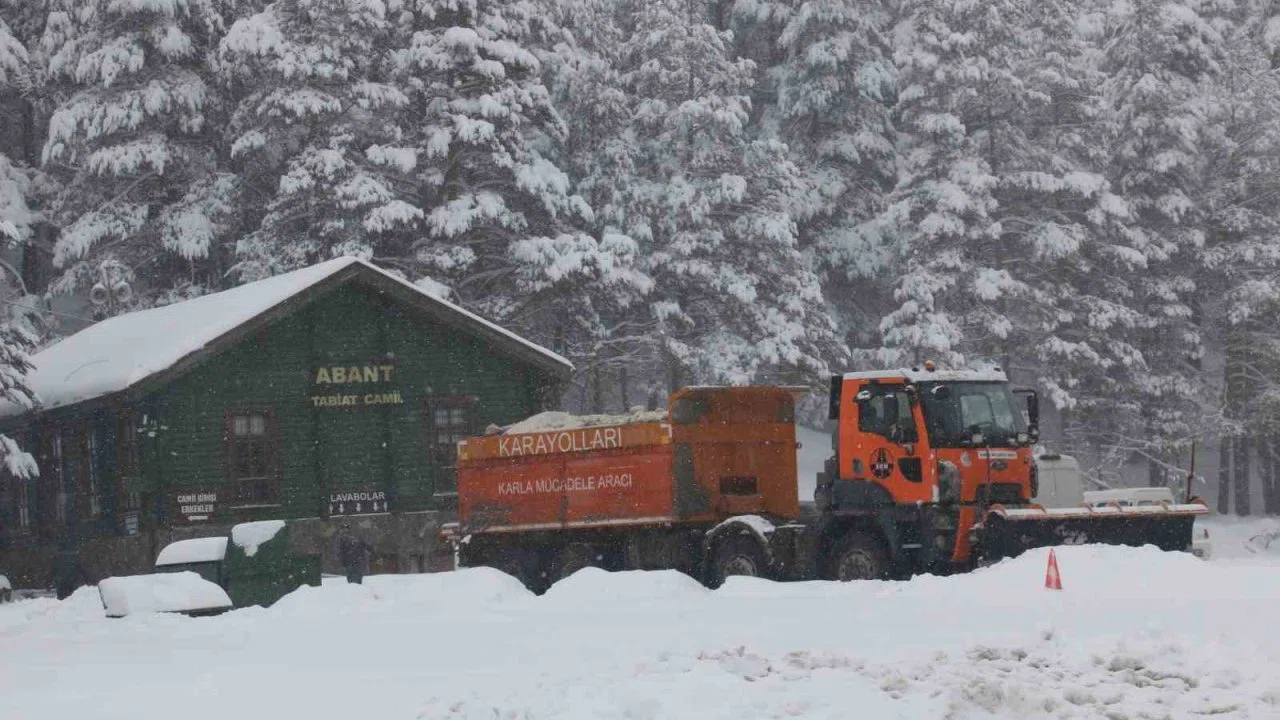 Abant Gölü Milli Parkı beyaza büründü