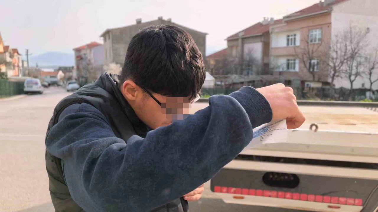 Abartı egzoz ile dolaştı, 58 bin lira ceza yiyince, "Devlet yakalar" mesajı verdi