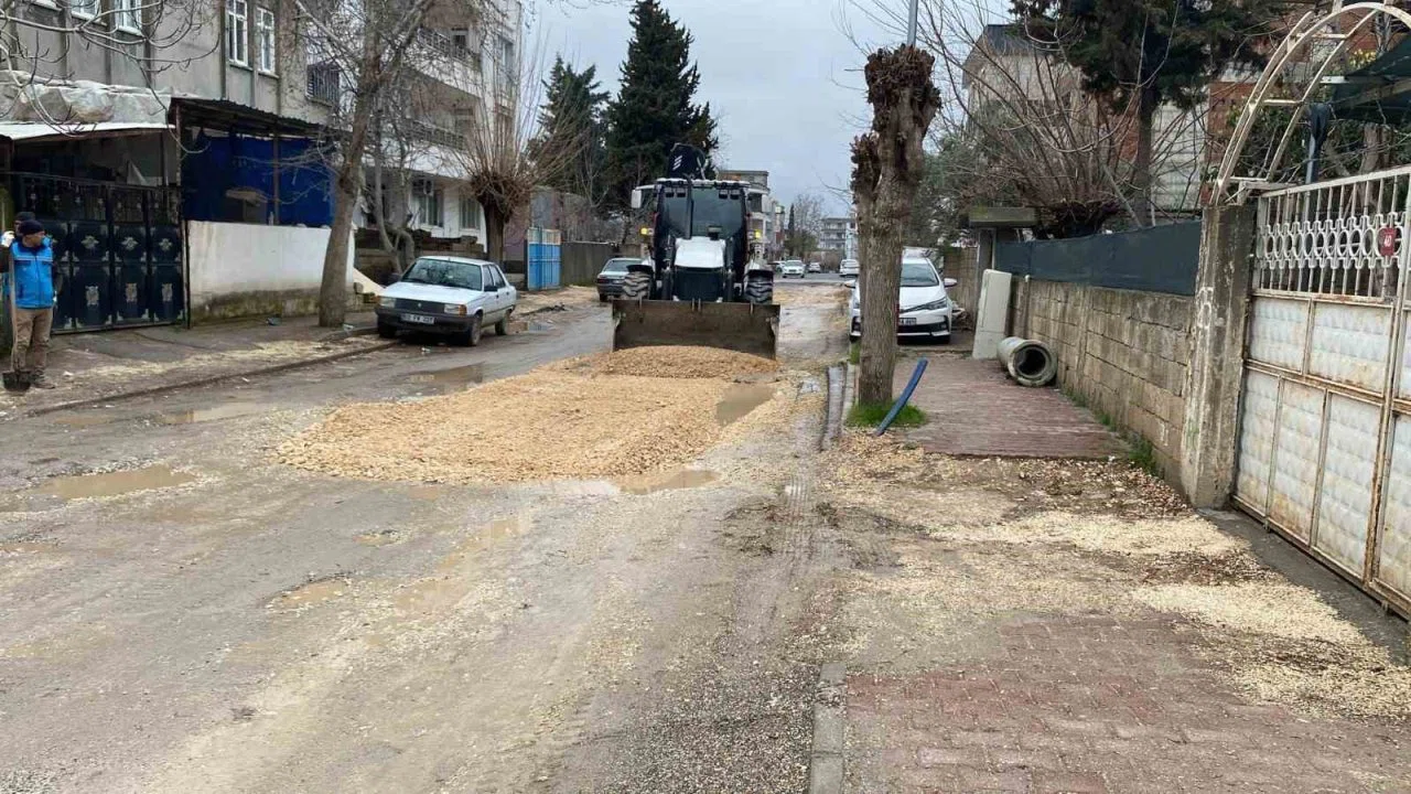 Adıyaman’da bozulan yollara müdahale