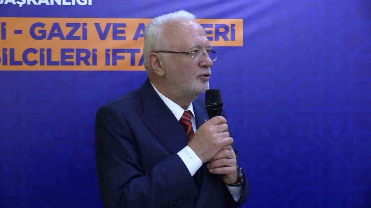 AK Parti Genel Başkanvekili Mustafa Elitaş, Erzurum’da şehit ve gazi aileleri ile iftar yemeğinde bir ayaya geldi