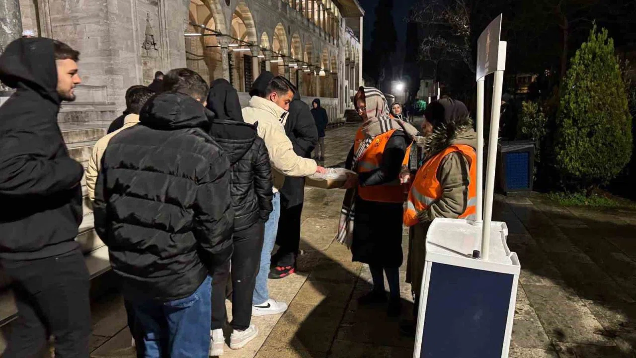 AK Parti İstanbul’dan 39 ilçenin 961 mahallesinde lokum ikramı
