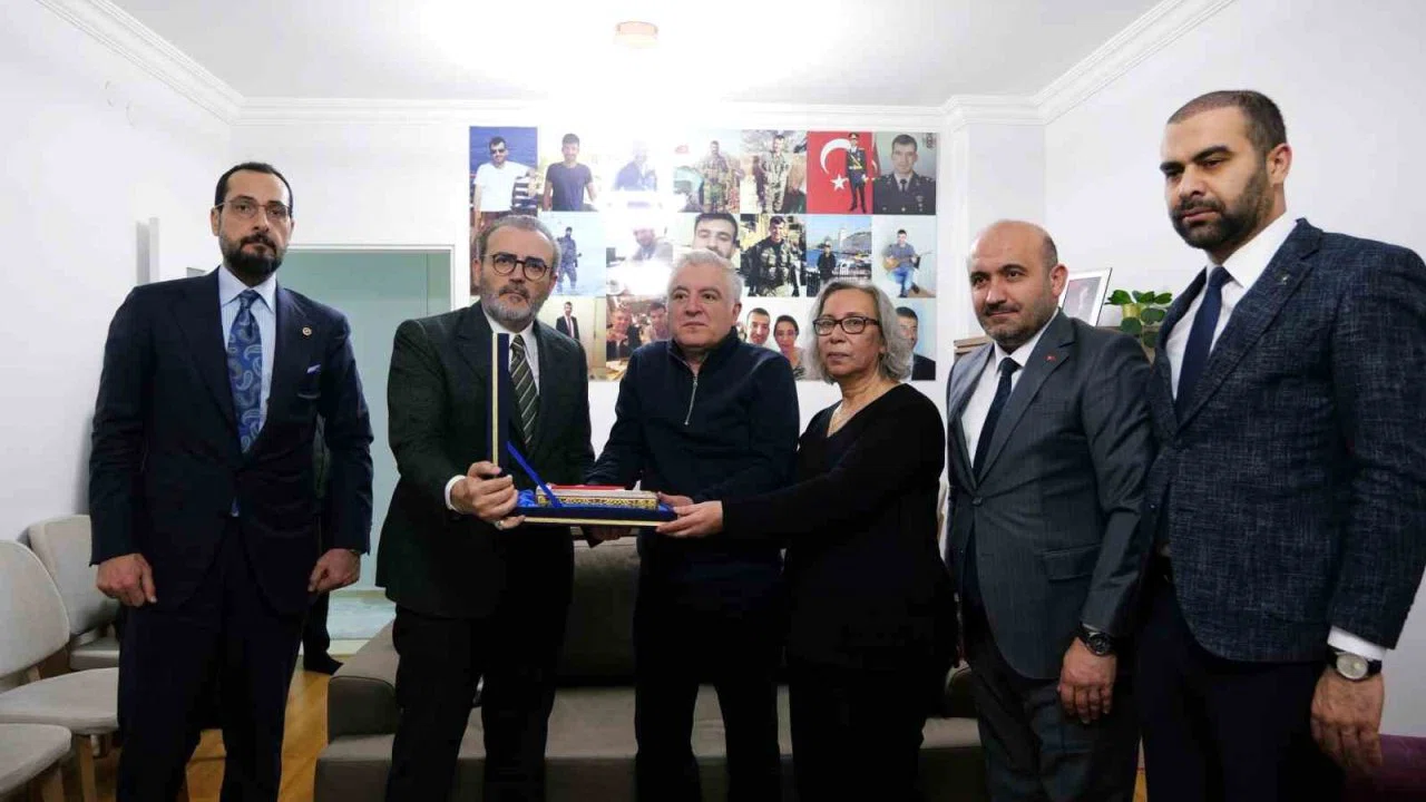 AK Parti MKYK Üyesi Ünal, şehit ailesinin misafiri oldu