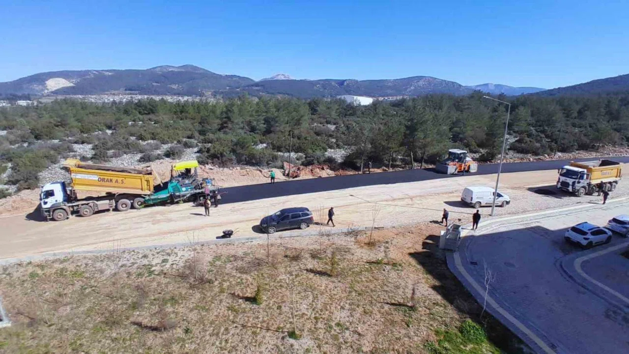 Akçaova TOKİ’de yol sorununu çözüldü