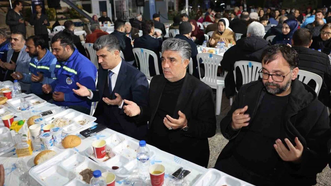 Akdeniz’de birlik sofrası: Kaymakam Şener personelle iftar yaptı