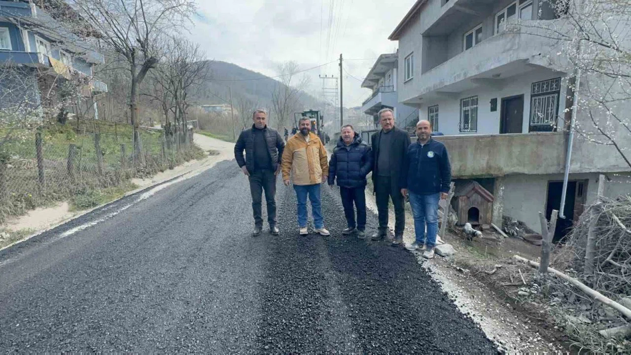 Alaplı’da ağır tonajlı kamyonların bozduğu yollar bakıma alındı