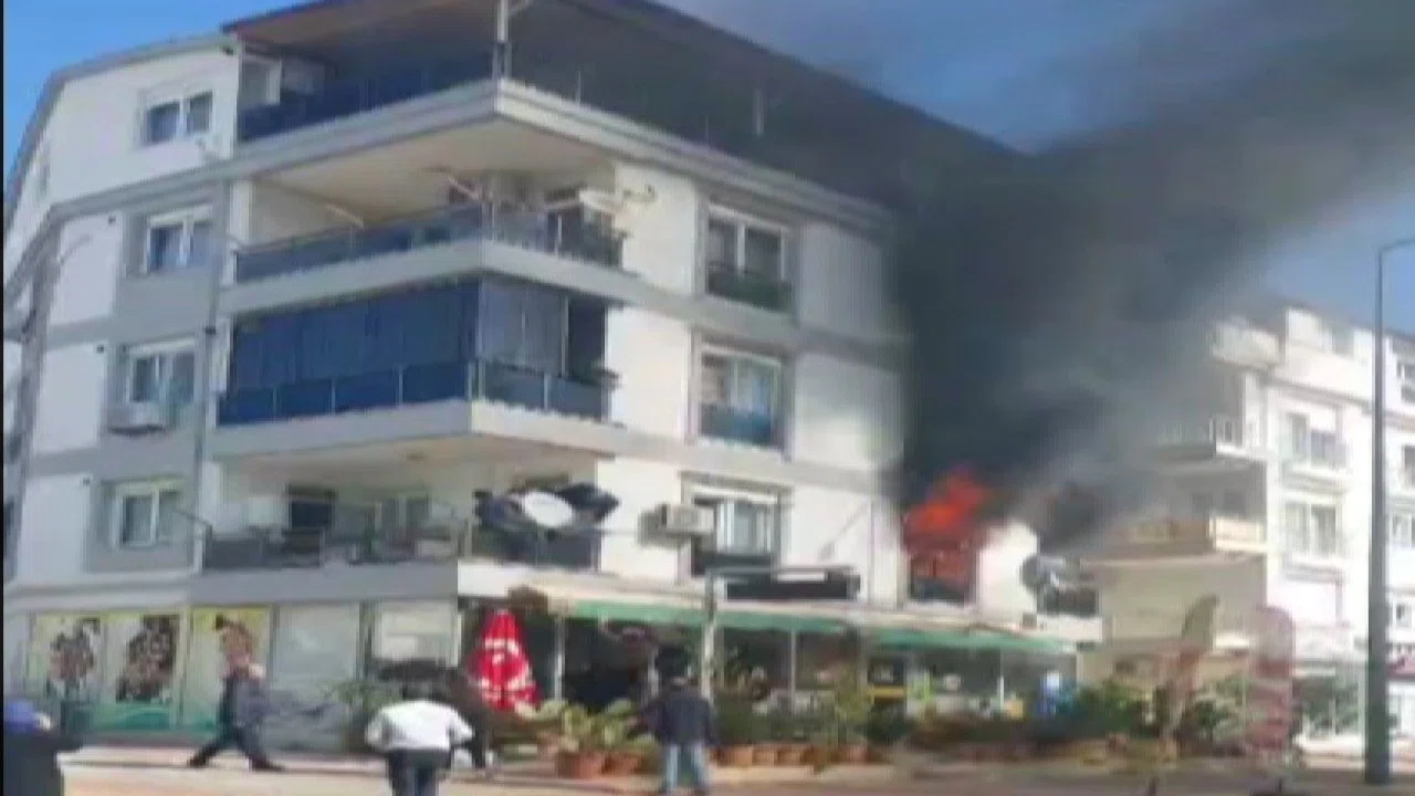 Antalya’da 4 katlı binada yangın paniği: 2’si çocuk 6 kişi dumandan etkilendi